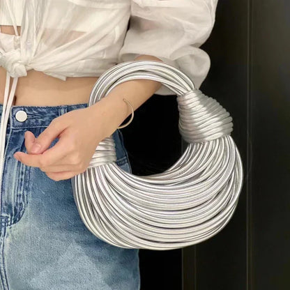 Victoria – Bolso metálico escultural
